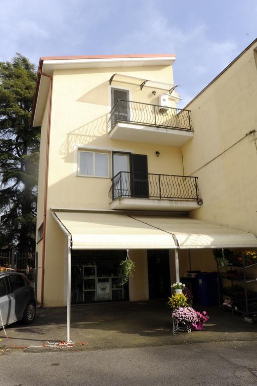 Casa Vacanza La Rondine Valmontone Bagian luar foto